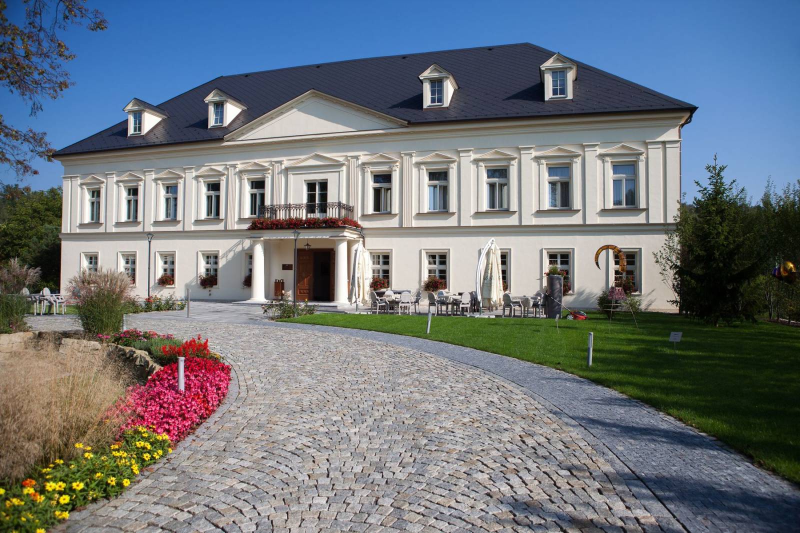Photo of 
            Petrovice Castle